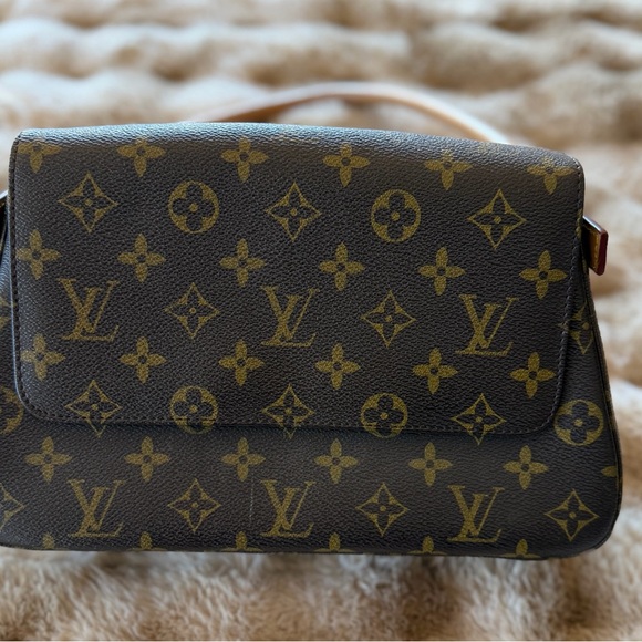 Louis Vuitton knock off Brown Monogram Shoulder Bag - Picture 2 of 5